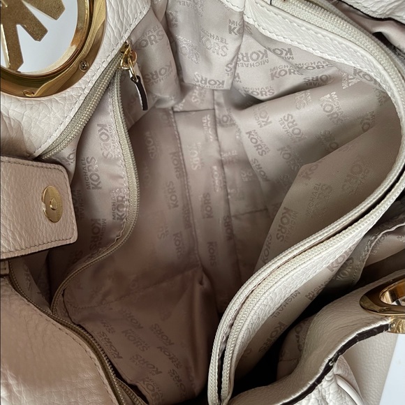 Michael Kors Fulton Large Ivory Leather Shoulder Bag - Picture 7 of 14